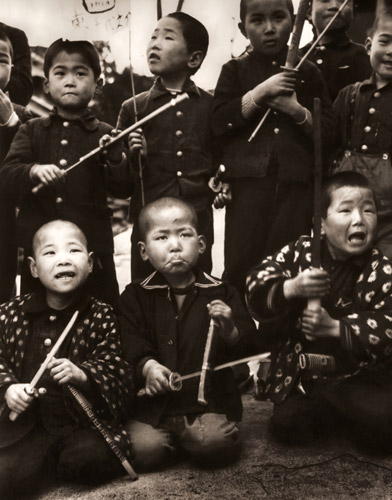 島の子供達 [越智忠利, 日本カメラ 1955年11月号より] パブリックドメイン画像 