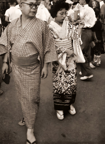 買手 [荒井覚, 日本カメラ 1955年11月号より] パブリックドメイン画像 