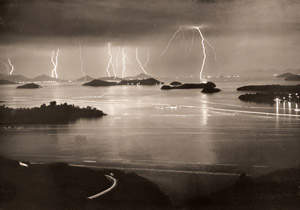 Lightning of the Seto Inland Sea [Iwao Ishii,  from Nippon Camera December 1955] Thumbnail Images
