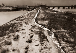 冬の松ヶ崎 [小川小城, 日本カメラ 1955年12月号より]のサムネイル画像