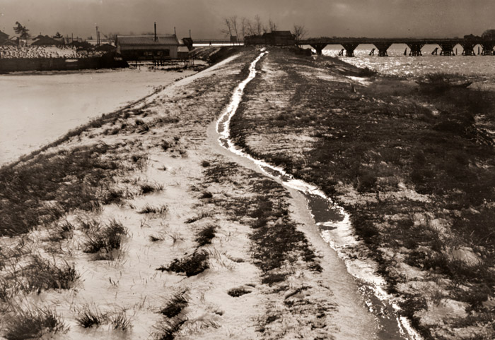 冬の松ヶ崎 [小川小城, 日本カメラ 1955年12月号より] パブリックドメイン画像 