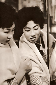 店頭にて [牧直視, 日本カメラ 1955年4月号より]のサムネイル画像