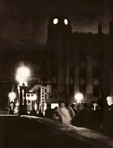 冬の心斎橋 [池宮清二郎, 日本カメラ 1955年4月号より]のサムネイル画像