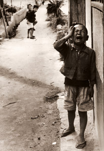 やあい泣き虫！ [森川正一, 日本カメラ 1955年4月号より]のサムネイル画像
