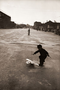 凧 [土門拳, 日本カメラ 1955年4月号より]のサムネイル画像