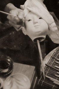 人形 [木村伊兵衛, アサヒカメラ 1936年6月号より]のサムネイル画像