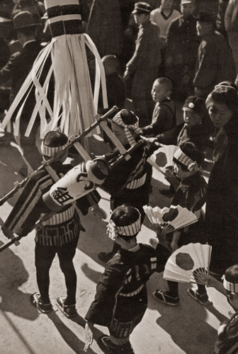 祭の日 [小西啓, アサヒカメラ 1936年6月号より] パブリックドメイン画像 