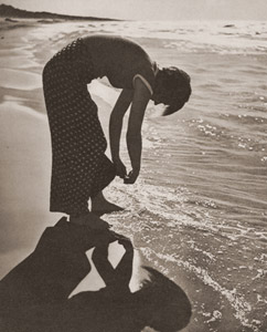 海辺の女 [アンドレアス・ファイニンガー, アサヒカメラ 1936年6月号より]のサムネイル画像