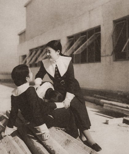 楽しき一刻 [稲熊武夫, 1935年, アサヒカメラ 1936年6月号より] パブリックドメイン画像 