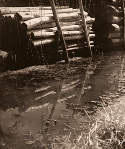 無題（木材と川の風景） [森岡守次, アサヒカメラ 1938年5月号より]のサムネイル画像