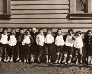 子供の世界 [岩淵友義, アサヒカメラ 1938年5月号より]のサムネイル画像