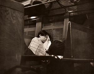深夜 [寺岡徳二, アサヒカメラ 1938年5月号より]のサムネイル画像