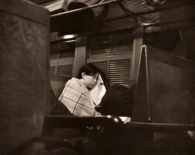深夜 [寺岡徳二, アサヒカメラ 1938年5月号より] パブリックドメイン画像 