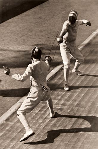 フェンシング（エペ） [パウル・ヴォルフ, 1936年, ライカによる第十一回伯林オリムピック写真集より] パブリックドメイン画像 