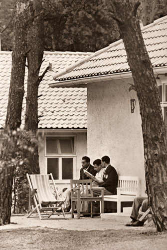 ヴイスバーデンのオリムピック村 [パウル・ヴォルフ, 1936年, ライカによる第十一回伯林オリムピック写真集より] パブリックドメイン画像 