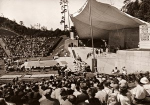 ディートリヒ・エッカート野外劇場、体操競技場 [パウル・ヴォルフ, 1936年, ライカによる第十一回伯林オリムピック写真集より]のサムネイル画像
