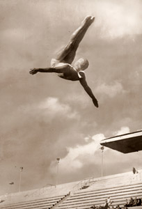 女子飛板飛込優勝者Gestring(米)選手 [パウル・ヴォルフ, 1936年, ライカによる第十一回伯林オリムピック写真集より]のサムネイル画像