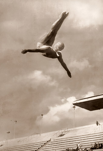 女子飛板飛込優勝者Gestring（米）選手 [パウル・ヴォルフ, 1936年, ライカによる第十一回伯林オリムピック写真集より] パブリックドメイン画像 