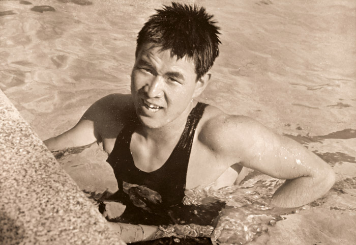 短距離の新井茂雄選手 [パウル・ヴォルフ, 1936年, ライカによる第十一回伯林オリムピック写真集より] パブリックドメイン画像 