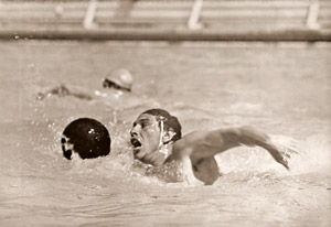 水球、ドリブル [パウル・ヴォルフ, 1936年, ライカによる第十一回伯林オリムピック写真集より]のサムネイル画像