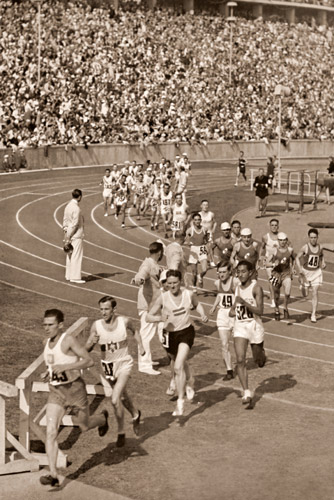 マラソンスタート選手 [パウル・ヴォルフ, 1936年, ライカによる第十一回伯林オリムピック写真集より] パブリックドメイン画像 