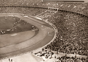 メインスタジアム [パウル・ヴォルフ, 1936年, ライカによる第十一回伯林オリムピック写真集より]のサムネイル画像
