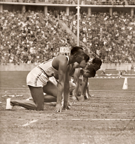 100m競走スタート [パウル・ヴォルフ, 1936年, ライカによる第十一回伯林オリムピック写真集より] パブリックドメイン画像 