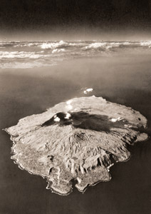 大島より富士山を望む [小久保善吉, アサヒカメラ 1956年5月号より]のサムネイル画像