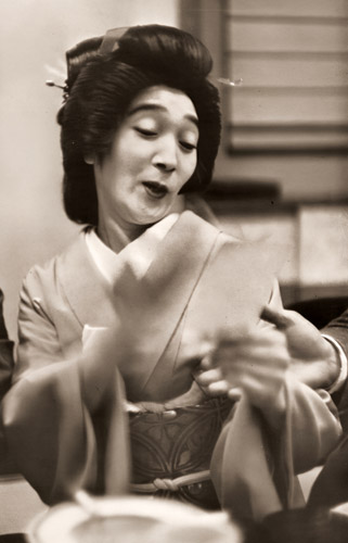 芸者さん [ 渋谷喜一, アサヒカメラ 1956年5月号より] パブリックドメイン画像 
