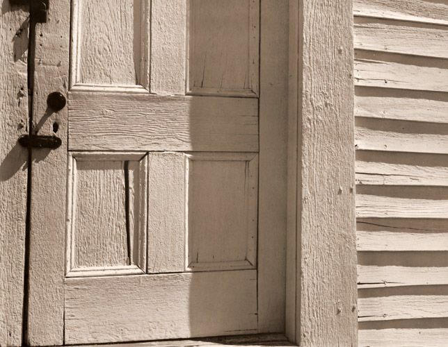 教会の扉 [エドワード・ウェストン, 1940年, アサヒカメラ 1956年5月号より] パブリックドメイン画像 