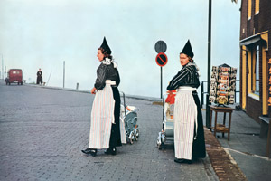 三角帽子の女 [木村秀政, 1955年, アサヒカメラ 1956年5月号より]のサムネイル画像