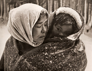 母子 [太田青吉, 1954年, アサヒカメラ 1954年5月号より]のサムネイル画像