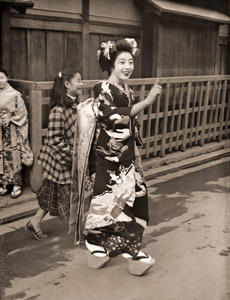 舞妓二題 その2 [武田利三, 1954年, アサヒカメラ 1954年5月号より]のサムネイル画像