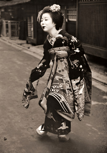 舞妓二題 その1 [武田利三, 1954年, アサヒカメラ 1954年5月号より] パブリックドメイン画像 