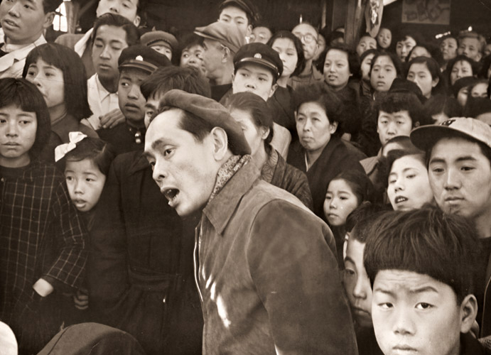 木下恵介氏 （日本の映画監督・15）  [秋山庄太郞, アサヒカメラ 1954年5月号より] パブリックドメイン画像 