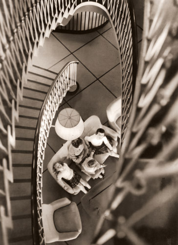 らせん階段 [若林邦三, アサヒカメラ 1954年7月号より] パブリックドメイン画像 