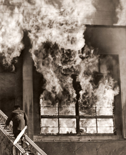 猛火 [古川秀二, 1954年, アサヒカメラ 1954年7月号より] パブリックドメイン画像 