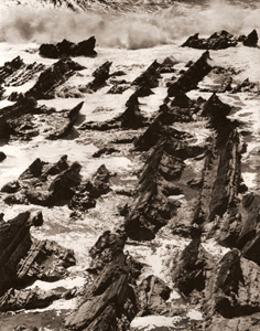 岩礁 [魚住励, 1954年, アサヒカメラ 1954年7月号より]のサムネイル画像