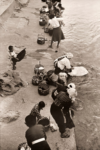 朝の仕事 [武田利三, 1953年, アサヒカメラ 1954年7月号より] パブリックドメイン画像 