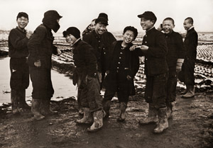 少年群像 [高屋健一郞, 1954年, アサヒカメラ 1954年7月号より]のサムネイル画像