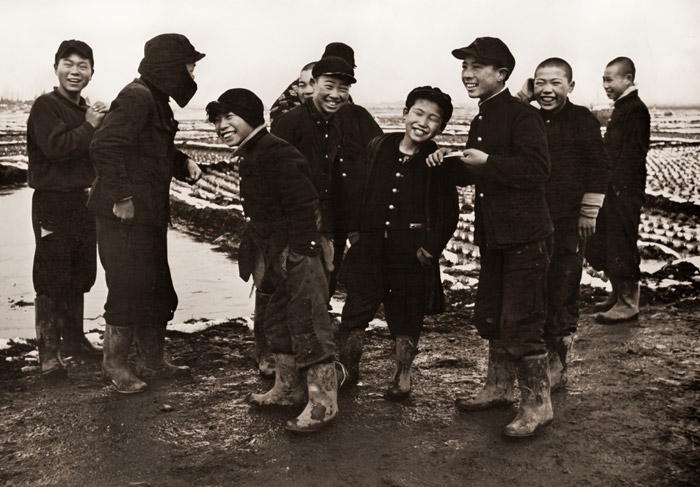 少年群像 [高屋健一郞, 1954年, アサヒカメラ 1954年7月号より] パブリックドメイン画像 