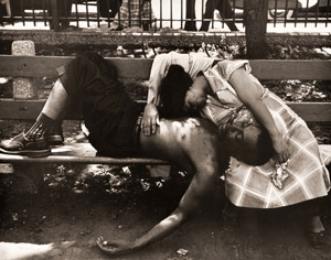 スラム街の夏 公園にて [石元泰博, アサヒカメラ 1954年7月号より]のサムネイル画像