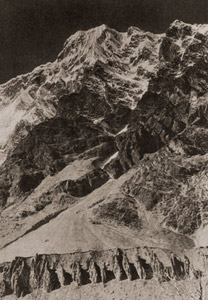 ヒマラヤ山系アンナプルナ遠征 氷蝕 [伊藤洋平, アサヒカメラ 1954年9月号より]のサムネイル画像
