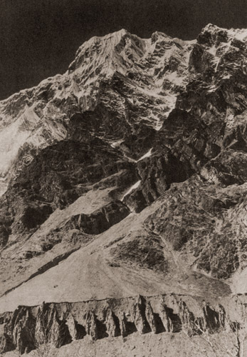ヒマラヤ山系アンナプルナ遠征 氷蝕 [伊藤洋平, アサヒカメラ 1954年9月号より] パブリックドメイン画像 