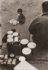朝鮮のこども [ワーナー・ビショフ, アサヒカメラ 1954年9月号より]のサムネイル画像