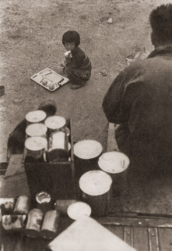 朝鮮のこども [ワーナー・ビショフ, アサヒカメラ 1954年9月号より] パブリックドメイン画像 