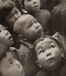 Spellbound [Noriyoshi Ito, 1954, from Asahi Camera September 1954] Thumbnail Images