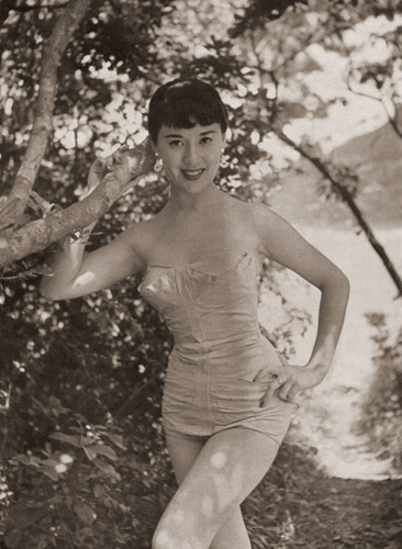 水着の女 [稲村隆正, 1954年, アサヒカメラ 1954年9月号より] パブリックドメイン画像 