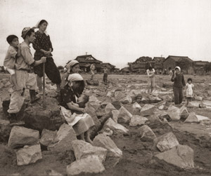 美田 河原と化す [大野清, 1953年, アサヒカメラ 1953年11月号より]のサムネイル画像