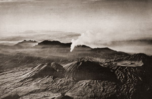 Volcano Aso [Haruo Koyanagi, 1953, from Asahi Camera November 1953] Thumbnail Images